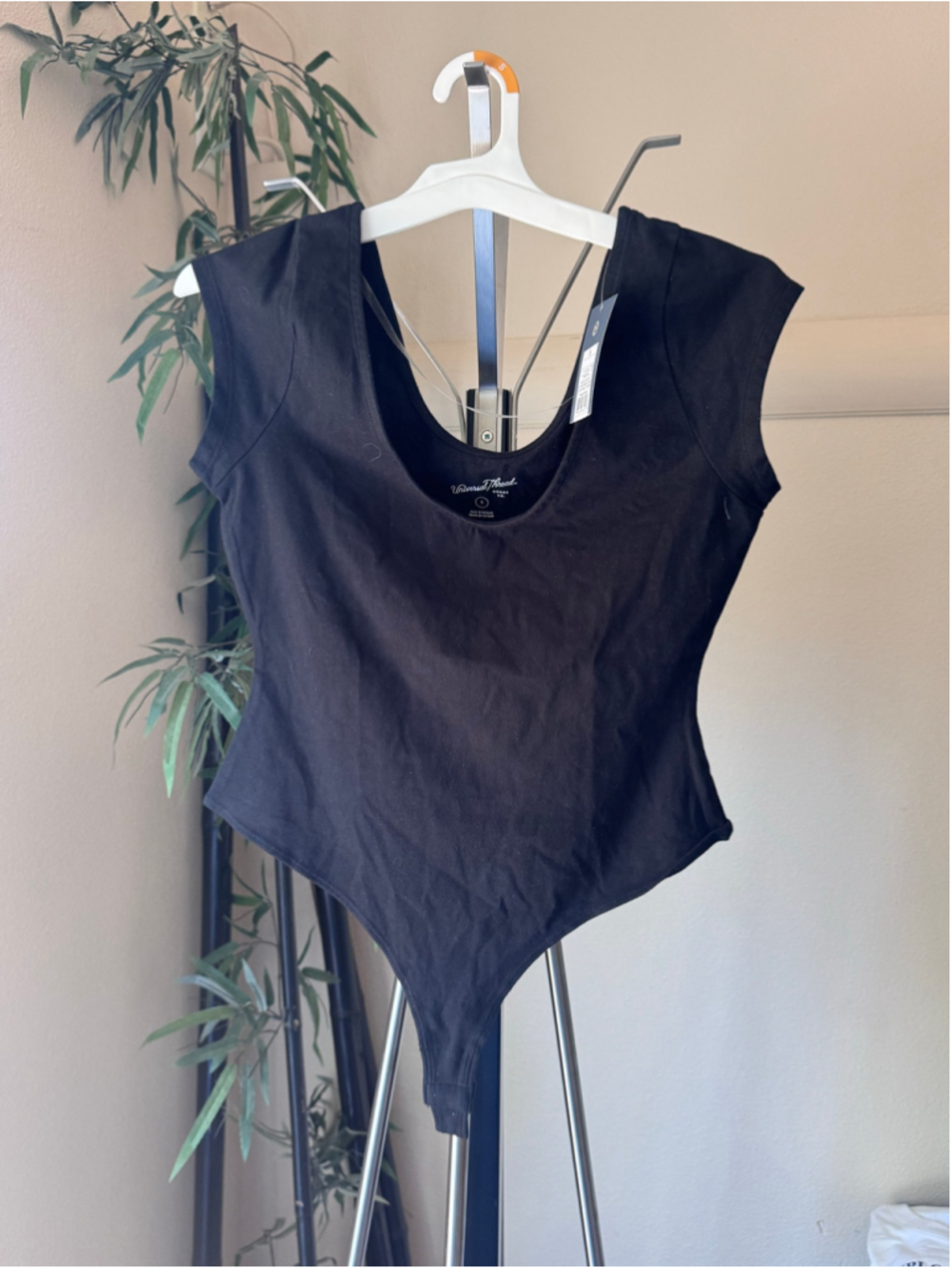 Women's Universal Thread Black Short Sleeve Bodysuit S